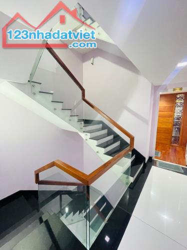 TOÀ NHÀ 7 TẦNG 130m2 GỒM 12 PN ĐANG CHO THUÊ 100TR/THÁNG - GIÁ 32.3T - 4