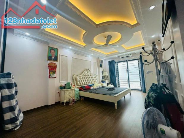 Bán nhà phố Nguyễn Ngọc Nại, 40m, thang máy, cách mặt phố 30m, 6 tầng, giá 16 tỷ - 1