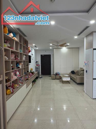 Bán căn hộ Chung Cư CT36B, View Hồ. 2 Ngủ mới đẹp, DT68m2. Giá 4.5 Tỷ