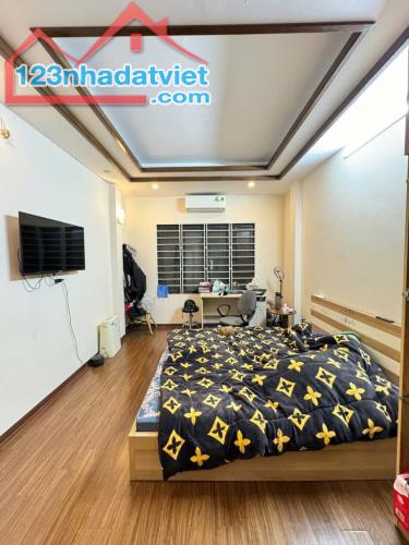 Ô TÔ GẦN NHÀ - AN NINH TỐT- AN SINH ĐỈNH - TIỆN ÍCH NHIỀU- TẶNG NỘI THẤT Đê Trần Khát - 2