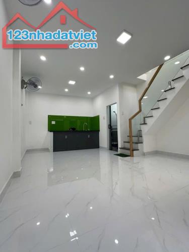 NGUYỄN THÁI SƠN SÁT EMART, GẦN ĐH VĂN LANG - DTSD 50M2 - 1T1L 2PN NHÀ MƠI Ở NGAY - Chỉ 2.X - 2