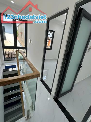 NGUYỄN THÁI SƠN SÁT EMART, GẦN ĐH VĂN LANG - DTSD 50M2 - 1T1L 2PN NHÀ MƠI Ở NGAY - Chỉ 2.X - 3