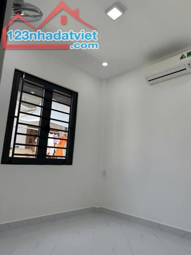 NGUYỄN THÁI SƠN SÁT EMART, GẦN ĐH VĂN LANG - DTSD 50M2 - 1T1L 2PN NHÀ MƠI Ở NGAY - Chỉ 2.X - 5