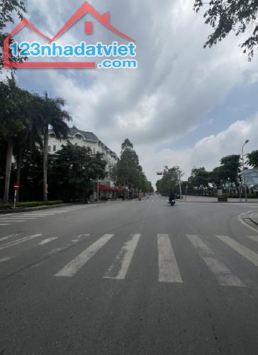 Bán nhà phân lô vỉa hè tòa CCMN 12 phòng khép kín dòng tiền
