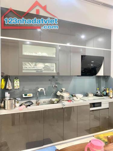 Bán nhà phân lô ô tô phố Tôn Đức Thắng quận Đống Đa 70m2, MT4m, 6 Tầng, Thang Máy, KD - 1