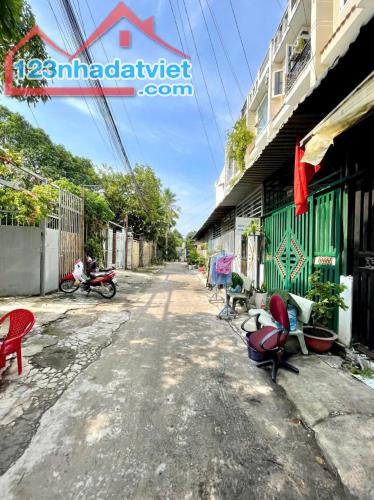 Bán Nhà Ngay Trường Nguyễn Văn Thệ 1 trệt 2 lầu 4PN-Đường 6m- DT 3,2x14m tặng full nội - 1