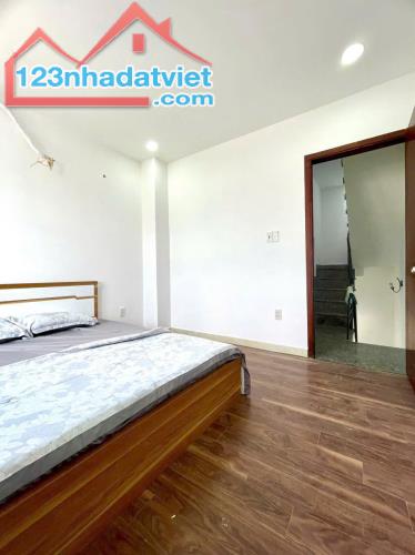 Bán Nhà Ngay Trường Nguyễn Văn Thệ 1 trệt 2 lầu 4PN-Đường 6m- DT 3,2x14m tặng full nội - 3