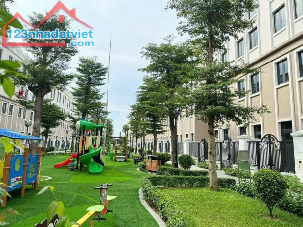 Tôi bán cắt lỗ căn Thời Đại 2 DT 90m² đối diện chung cư - giá 10,5 tỷ tại Vin Ocean Park 2 - 3