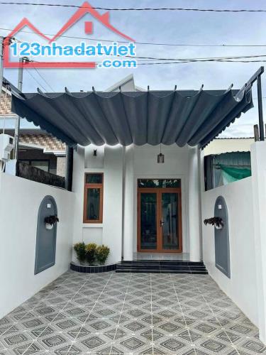 Nhà nhỏ nhỏ xinh xinh đầy đủ công năng, SHR, giá cực rẻ chỉ 790 Triệu.