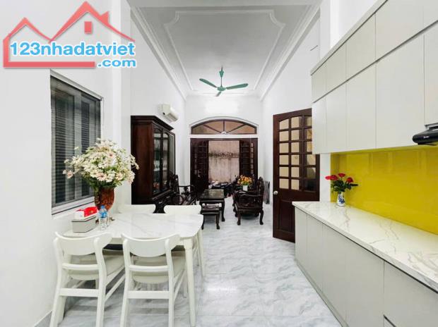 HOÀNG CẦU - NHÀ ĐẸP - 2 THOÁNG - VIEW HỒ - 8 TẦNG THANG MÁY - 60M² NHỈNH 24 TỈ - 2