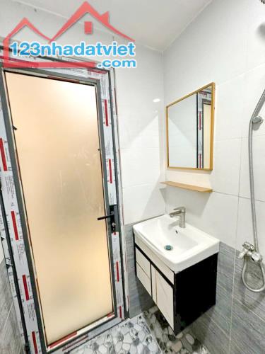 Bán nhà mới 1 lầu 43m2 mặt tiền đường Bông Sao Phường 5 Quận 8 - 1
