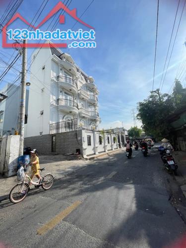 MẶT TIỀN NHÀ GIAO SONG HÀNH KD SẦM UẤT - SÁT GÒ VẤP TÂN BÌNH - 4L - 15 PHÒNG - 1 MB KINH