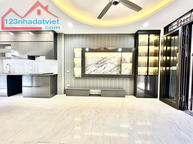 Bán Nhà Hà Trì 5 Tầng, Mặt Tiền 4,5m Nhà Xây Mới Thiết Kế Đẹp Ở Luôn Giá 6,8 Tỷ