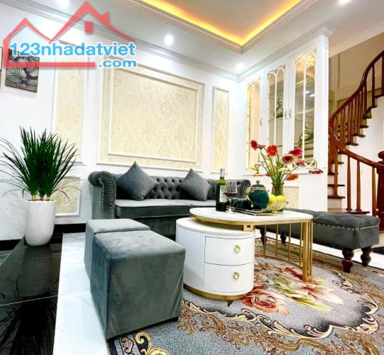 GIÁ TỐT!!! BÁN NHÀ PHỐ THÁI THỊNH, HƠN 50M2, ĐƯỜNG RỘNG THÊNH THANG, ÔTÔ ĐỖ CỬA, HẦM ĐỂ XE