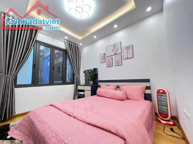GIÁ TỐT!!! BÁN NHÀ PHỐ THÁI THỊNH, HƠN 50M2, ĐƯỜNG RỘNG THÊNH THANG, ÔTÔ ĐỖ CỬA, HẦM ĐỂ XE - 1