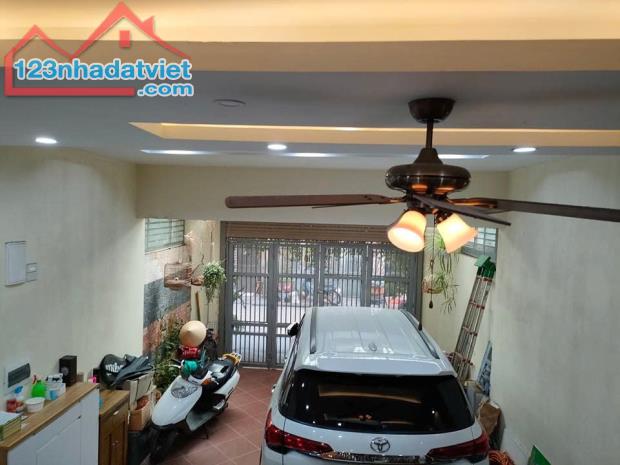 Bán nhà Phố Cầu Đơ – Hà Đông 35 m2 5 tầng MT 4 m gần phố ngõ thông còn mới về ở ngay