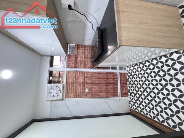 MAI DỊCH - TẬP THỂ TẦNG 2 - SỔ ĐỎ - 2 NGỦ - 55M2 - 2 TỶ - 1