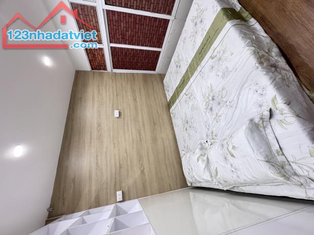 MAI DỊCH - TẬP THỂ TẦNG 2 - SỔ ĐỎ - 2 NGỦ - 55M2 - 2 TỶ - 2