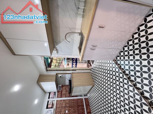 MAI DỊCH - TẬP THỂ TẦNG 2 - SỔ ĐỎ - 2 NGỦ - 55M2 - 2 TỶ - 3