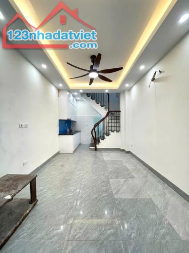Bán nhà trung tâm Đống Đa 24m2x4 tầng 3 ngủ full nội thất về ở ngay 4.85 tỷ