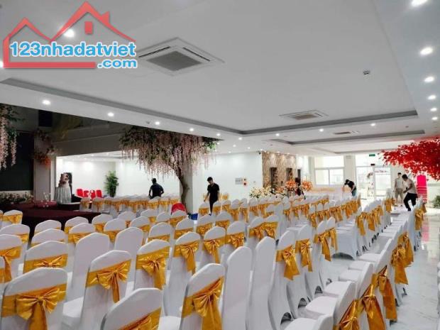 Bán nhà mặt phố Đại La lô góc 1 mặt phố 2 mặt ngõ 3 mặt tiền DT 286 m2 mặt tiền 12m, hậu 1 - 1