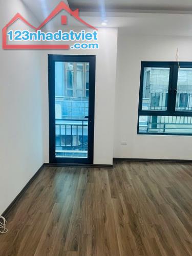 CHO THUÊ NHÀ MỚI XÂY – PHỐ TÔN THẤT TÙNG – 40M2 x 6 TẦNG – CÓ THANG MÁY – MẶT NGÕ 3 GÁC – - 3