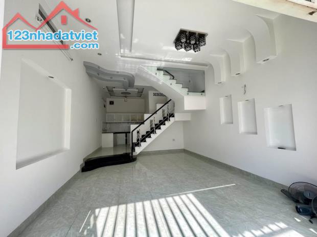 Nhà hẻm Đường Nhựa Ô TÔ cấp 1 Hùng Vương giữa khu dân cư đông đúc... - 1