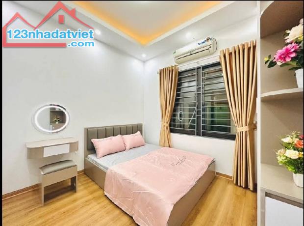 BÁN GẤP: NHÀ ĐẸP DT30Mx5 TẦNG TRẦN KHÁT CHÂN; 5,3 TỶ - 2