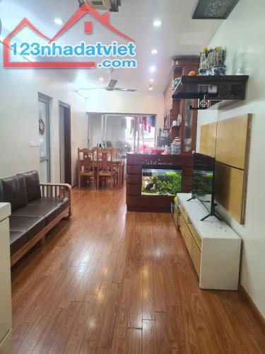 Bán chung cư Scitech Tower 304 Hồ Tùng Mậu cạnh Goldmark city 61m 2PN 2VS có nội thất sẵn