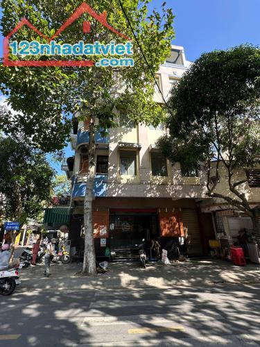 CHO THUÊ NHÀ GÓC 2 MẶT TIỀN ĐƯỜNG ĐỀ THÁM VÀ NGUYỄN KHUYẾN, KHU PHỐ ẨM THỰC
