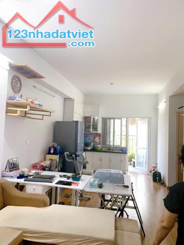Chính chủ cần bán căn hộ 2 ngủ rộng 72m, view thoáng cực đẹp tại KDT Thanh Hà Cienco 5