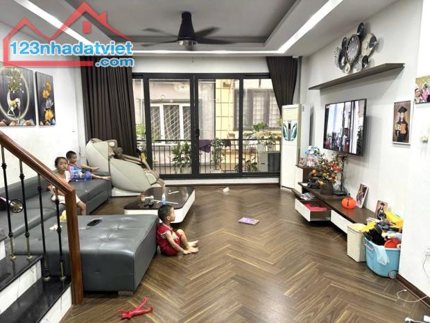 BÁN NHÀ PHÂN LÔ LẠC TRUNG - MINH KHAI - 85M X 5 TẦNG - GIÁ NHỈNH 26 TỶ - KINH DOANH ĐỈNH - 2