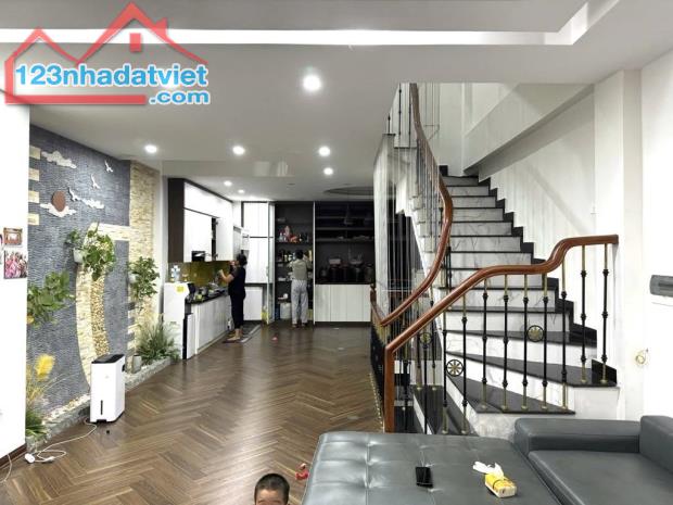 BÁN NHÀ PHÂN LÔ LẠC TRUNG - MINH KHAI - 85M X 5 TẦNG - GIÁ NHỈNH 26 TỶ - KINH DOANH ĐỈNH - 4