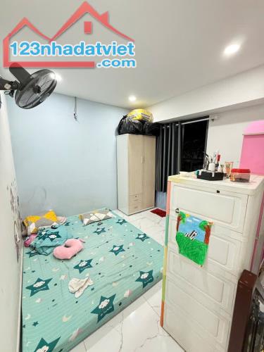 CHỈ 5 TỶ LÀ  CÓ NGAY NHÀ TÂN PHÚ – 3 TẦNG MỚI Ở NGAY - GẦN NGAY CHỢ, BIG C - KHU DÂN TRÍ