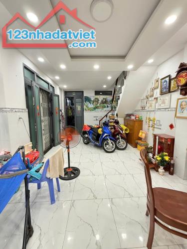 CHỈ 5 TỶ LÀ  CÓ NGAY NHÀ TÂN PHÚ – 3 TẦNG MỚI Ở NGAY - GẦN NGAY CHỢ, BIG C - KHU DÂN TRÍ - 2