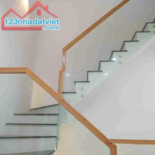 🌟 CHỈ HƠN 4 TỶ SỞ HỮU NGAY NHÀ MỚI TINH 3 TẦNG - TRUNG TÂM PHỐ ĐIỆN BIÊN PHỦ!