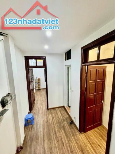 Duy nhất 1 nhà đường Láng Đống Đa lô góc ngõ ba gác thoáng sáng 5T 40m MT 4.5m đủ nội thất - 3