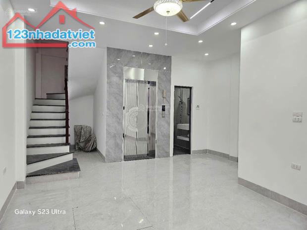 Duy nhất 1 căn Xuân La có thang máy gần ô tô 2p ra Hồ Tây 40m*6T đủ nội thất mới ở luôn - 1