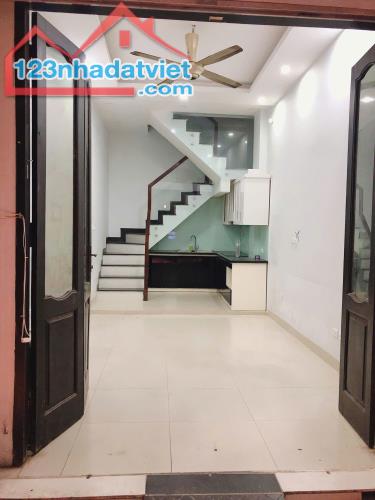 Siêu hiếm: Chỉ 5.55 tỷ có nhà Nguyễn Tuân Thanh Xuân 10m ra ô tô 4T*25m sát trường chợ