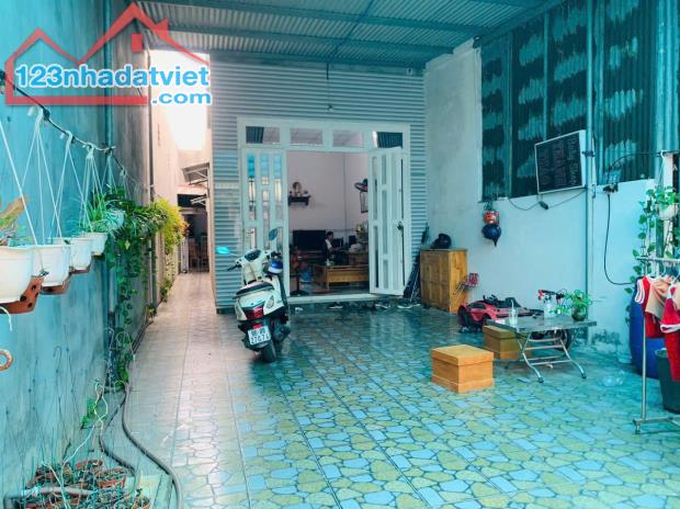 Bán nhà 173m2 sổ riêng, full thổ cư, 3 tỷ 679 triệu, chợ Phú Thọ, kp5 Trảng Dài.