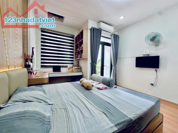 Nhà đẹp, ở ngay Quang Trung, 4.1x12m, sẵn nội thất, sạch sẽ an ninh chỉ 4.xx tỷ TL - 4