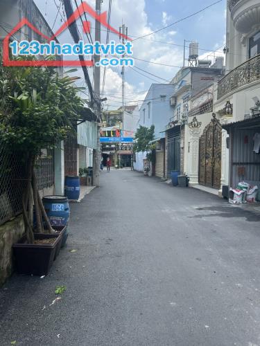 Cần bán nhà siêu đẹp, HẺM ÔTÔ, Trần Thị Hè, quân12, dt: 35m2, giá siêu rẻ, chỉ 3.x tỷ.