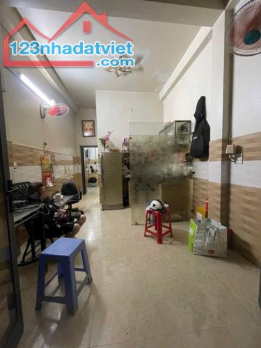 Cần bán nhà siêu đẹp, HẺM ÔTÔ, Trần Thị Hè, quân12, dt: 35m2, giá siêu rẻ, chỉ 3.x tỷ. - 2