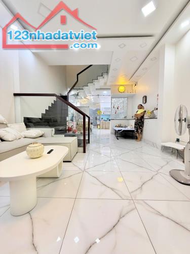 NHÀ MẶT TIỀN MỚI - P.13,TÂN BÌNH. DT 68M² – 3 TẦNG CHO TH.UÊ 30TR/THÁNG. GÍA TỐT 17.X TỶ - 1