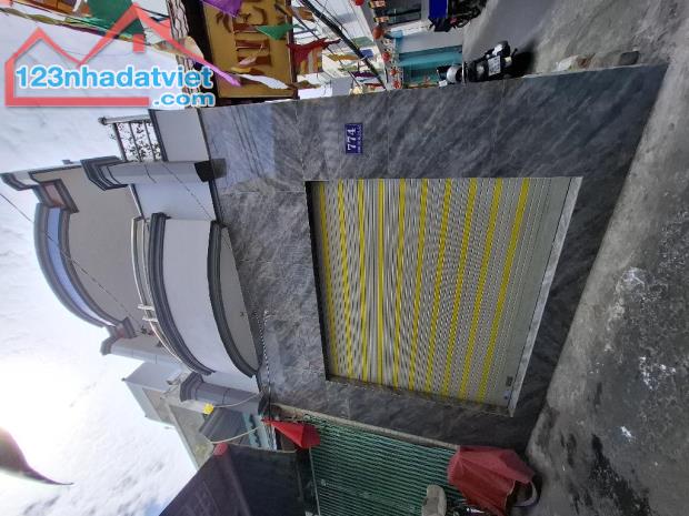 Bán nhà đường Đoàn Văn Bơ, quận 4 2 tầng, 40m2,5,5 tỷ