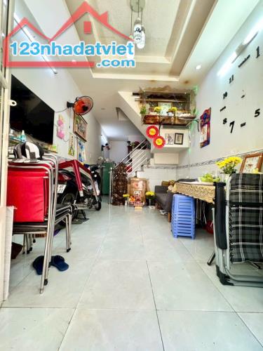 Bán nhà đường Đoàn Văn Bơ, quận 4 2 tầng, 40m2,5,5 tỷ - 1