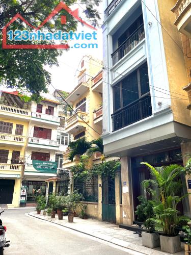 Bán nhà phân lô Huỳnh Thúc Kháng - nhà đẹp ở ngay, 5 tầng, ô tô vào nhà, chỉ 17.3 tỷ