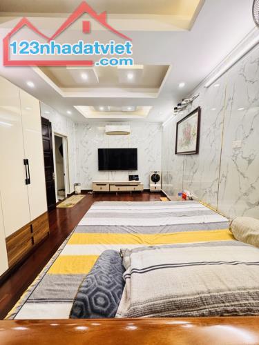 XUÂN LA - NHÀ DÂN XÂY ĐẸP LONG LANH - GẦN PHỐ,NGÕ RỘNG THOÁNG - Ô TÔ QUA NHÀ DT: 30/35m2 - - 1