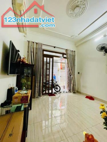 🔥 Bán nhà 2 tầng hẻm 4m đường Hoàng Bật Đạt, DT: 52m2, nhỉnh 4 tỷ - 1
