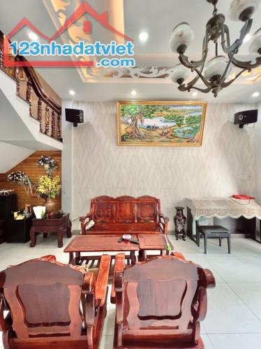 Bán nhà 3 tầng, 175m², 3PN, 4WC, Linh Đông, Thủ Đức - 16.8 tỷ